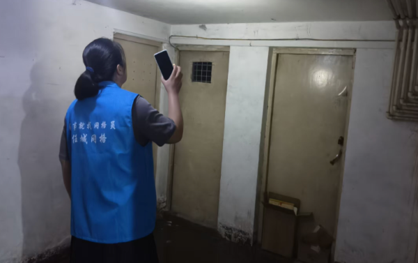 聚宝盆 济阳街道南门社区网格微光照亮地下室