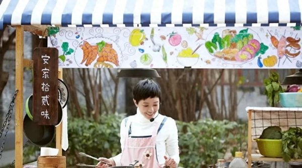 易宝配资 上千一晚的五星级酒店摆摊卖包子, “活着比矜持更重要”